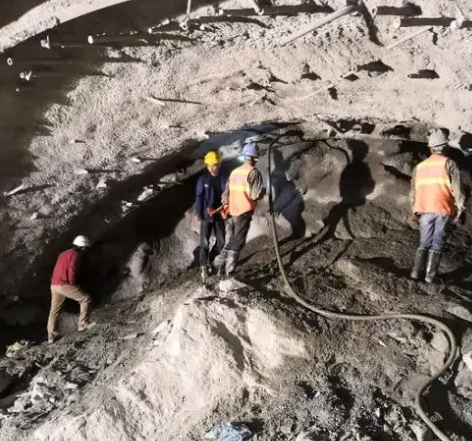 大冶拱顶带模注浆料的施工流程及注意事项